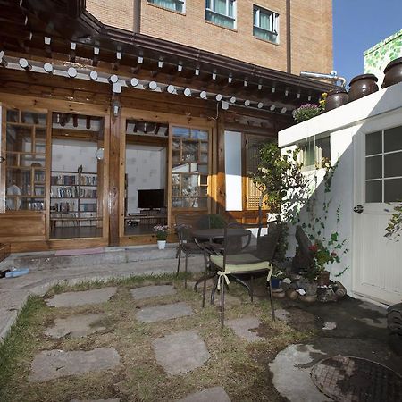 Vine Hanok Guesthouse Сеул Екстериор снимка