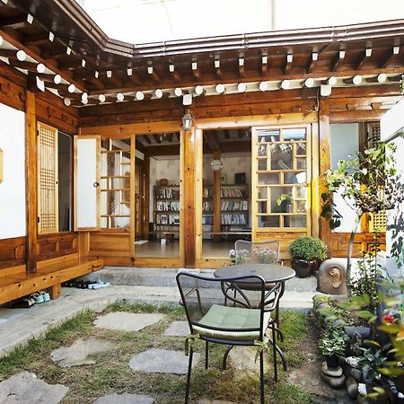 Vine Hanok Guesthouse Сеул Екстериор снимка
