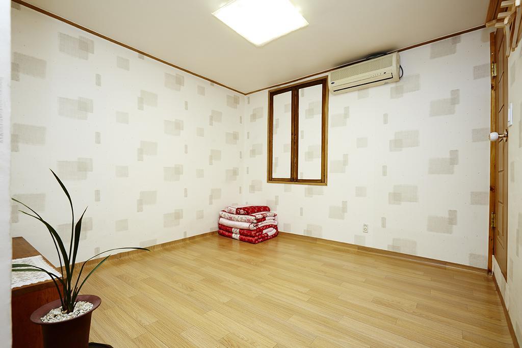 Vine Hanok Guesthouse Сеул Стая снимка