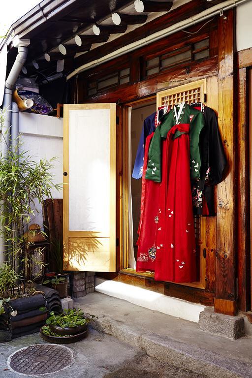 Vine Hanok Guesthouse Сеул Екстериор снимка