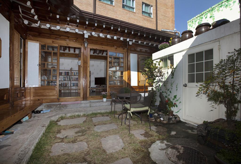 Vine Hanok Guesthouse Сеул Екстериор снимка