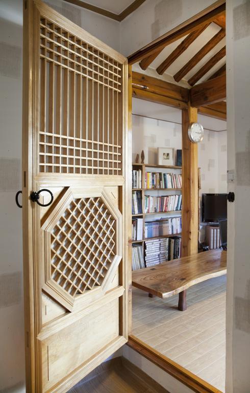 Vine Hanok Guesthouse Сеул Екстериор снимка