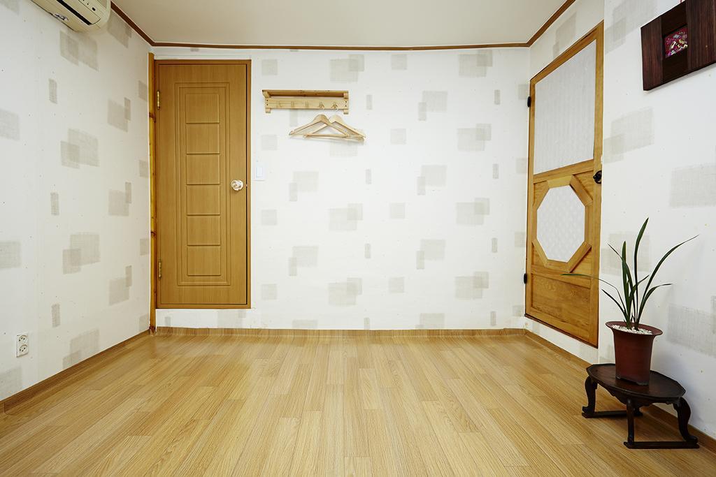 Vine Hanok Guesthouse Сеул Стая снимка