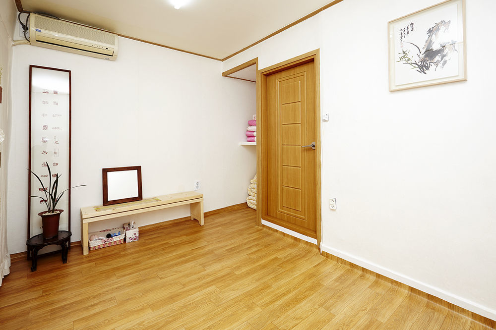 Vine Hanok Guesthouse Сеул Екстериор снимка