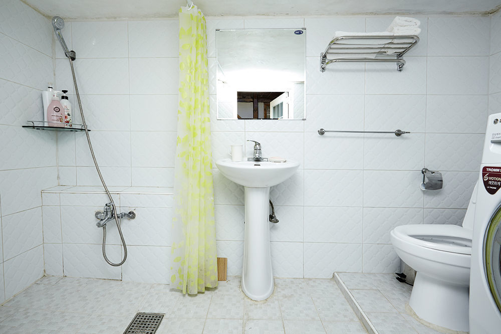 Vine Hanok Guesthouse Сеул Екстериор снимка