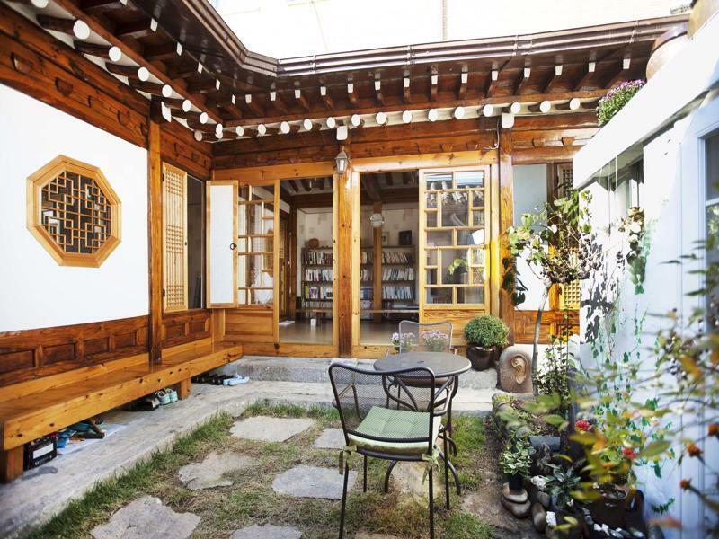 Vine Hanok Guesthouse Сеул Екстериор снимка